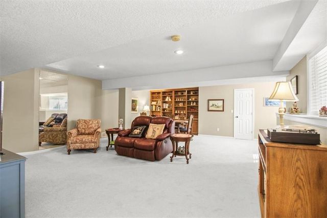 4833 SW Soldier Drive, Lee's Summit, MO 64082