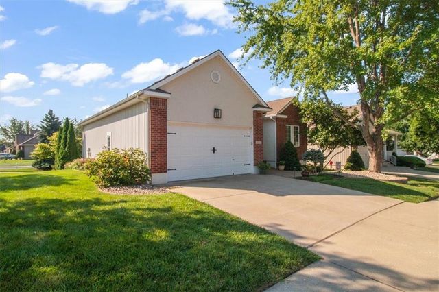 4833 SW Soldier Drive, Lee's Summit, MO 64082