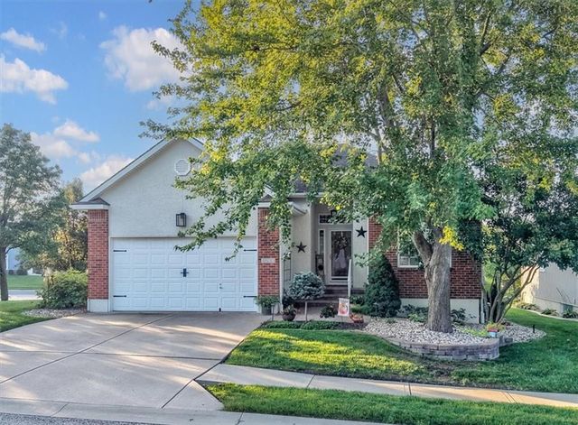 4833 SW Soldier Drive, Lee's Summit, MO 64082
