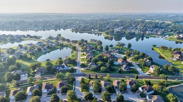4833 SW Soldier Drive, Lee's Summit, MO 64082