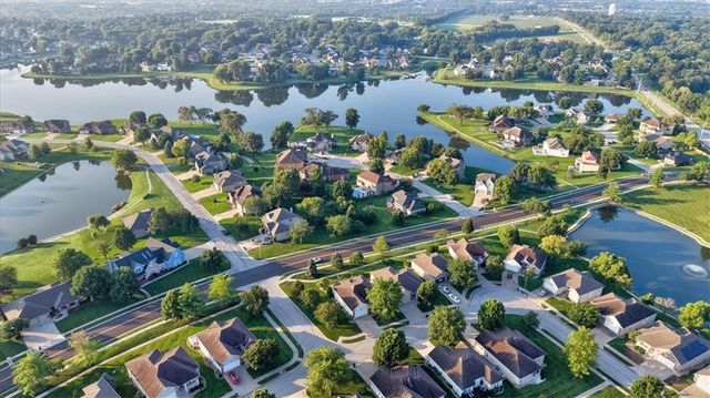 4833 SW Soldier Drive, Lee's Summit, MO 64082