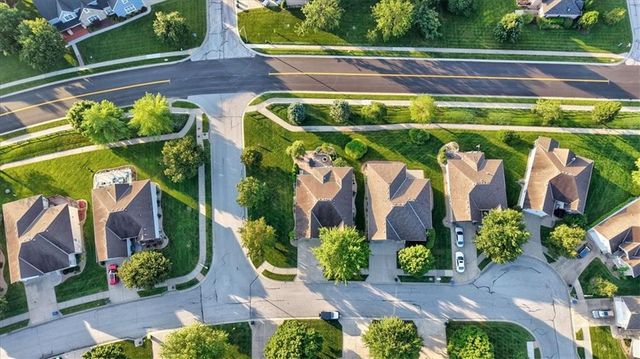 4833 SW Soldier Drive, Lee's Summit, MO 64082