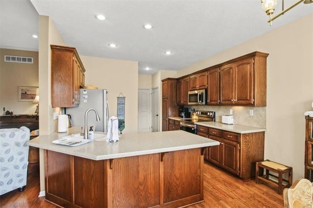 4833 SW Soldier Drive, Lee's Summit, MO 64082