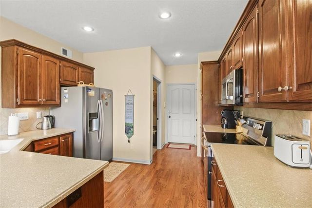 4833 SW Soldier Drive, Lee's Summit, MO 64082