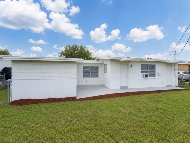 8766 PORTO BELLO AVENUE, North Port, FL 34287
