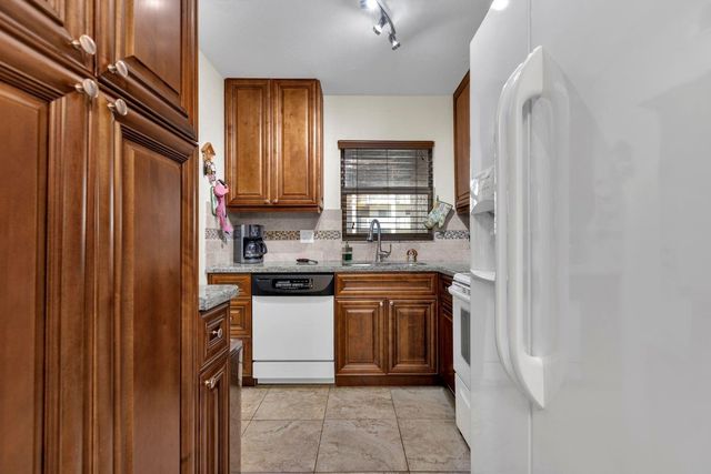 6850 Royal Palm Blvd 106 G, Margate, FL 33063