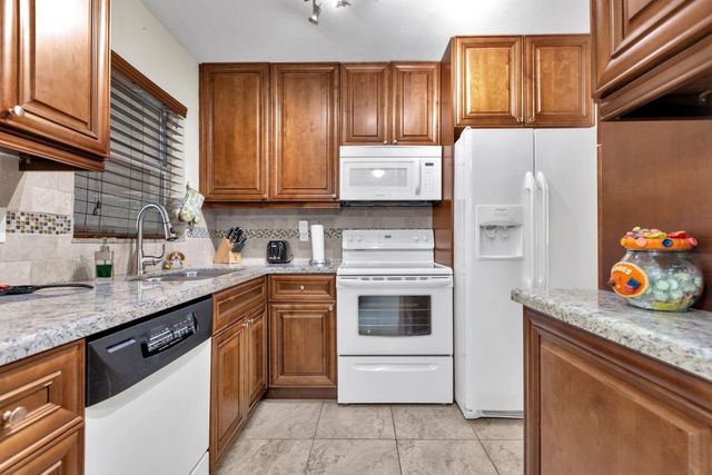 6850 Royal Palm Blvd 106 G, Margate, FL 33063