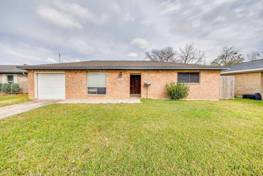 1221 Kitty Street, Deer Park, TX 77536
