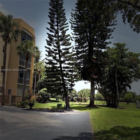 3940 NW 42nd Avenue 313, Lauderdale Lakes, FL 33319