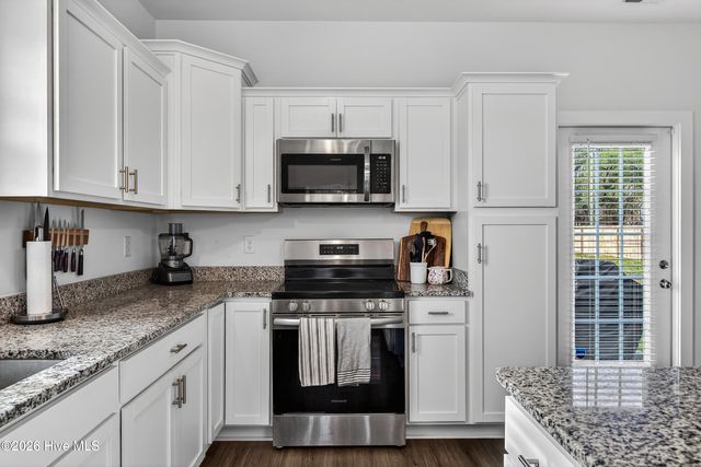 205 W Theriault Court, Jacksonville, NC 28540