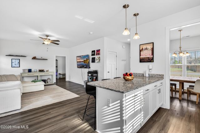 205 W Theriault Court, Jacksonville, NC 28540