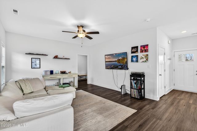 205 W Theriault Court, Jacksonville, NC 28540