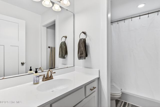 205 W Theriault Court, Jacksonville, NC 28540