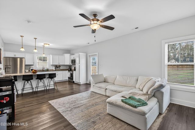 205 W Theriault Court, Jacksonville, NC 28540