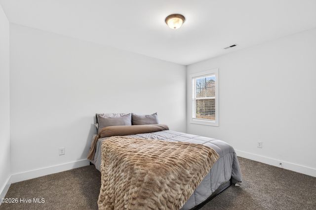 205 W Theriault Court, Jacksonville, NC 28540