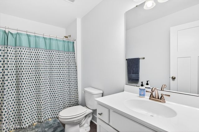 205 W Theriault Court, Jacksonville, NC 28540