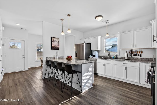 205 W Theriault Court, Jacksonville, NC 28540