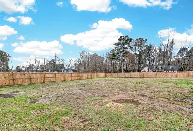 205 W Theriault Court, Jacksonville, NC 28540