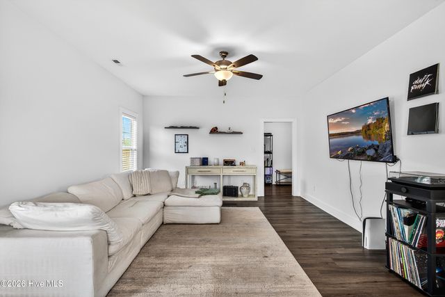 205 W Theriault Court, Jacksonville, NC 28540