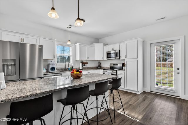 205 W Theriault Court, Jacksonville, NC 28540