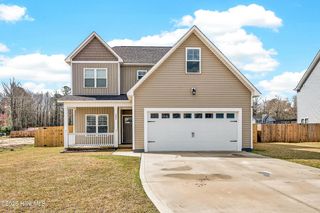 205 W Theriault Court, Jacksonville, NC 28540
