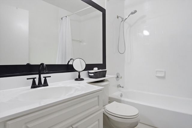 5465 W 27th Lane, Hialeah, FL 33016