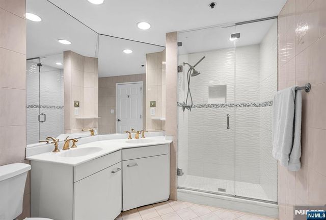 800 Palisade Avenue 1701, Fort Lee, NJ 07024