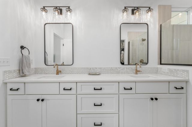 3140 N Pine Grove Cir, Wichita, KS 67205