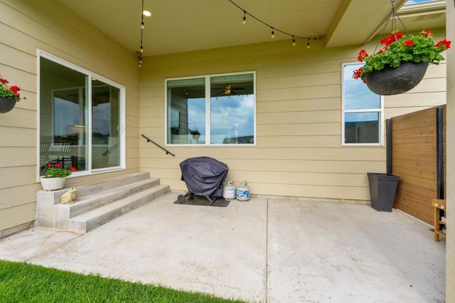 3140 N Pine Grove Cir, Wichita, KS 67205
