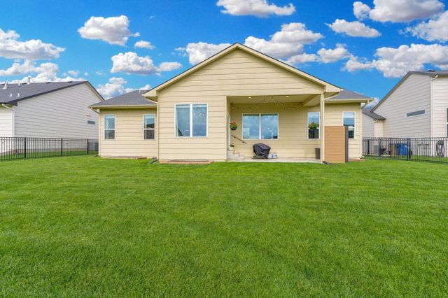 3140 N Pine Grove Cir, Wichita, KS 67205
