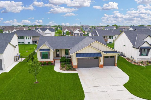 3140 N Pine Grove Cir, Wichita, KS 67205