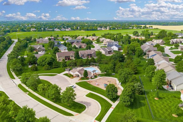 3140 N Pine Grove Cir, Wichita, KS 67205