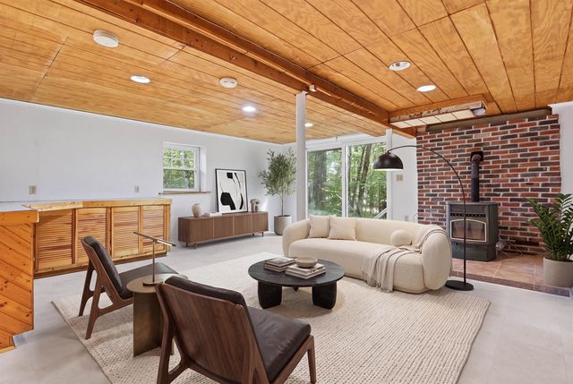 42 Jason Drive, Goffstown, NH 03045