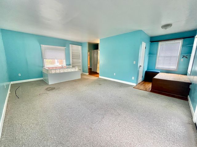 826 Red LN, Salem, VA 24153