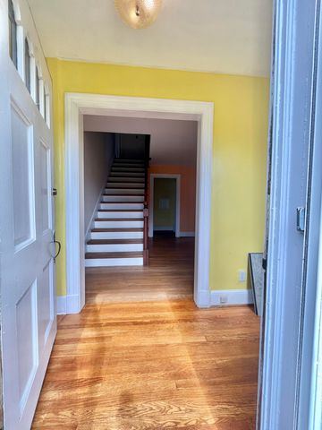 826 Red LN, Salem, VA 24153