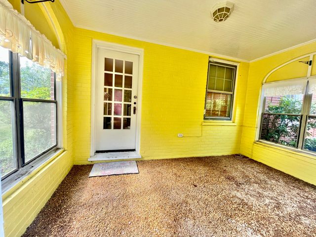 826 Red LN, Salem, VA 24153