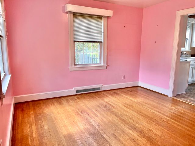 826 Red LN, Salem, VA 24153