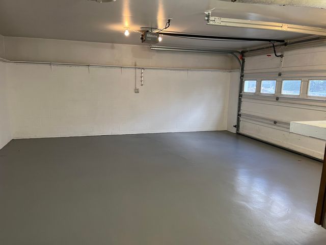 826 Red LN, Salem, VA 24153