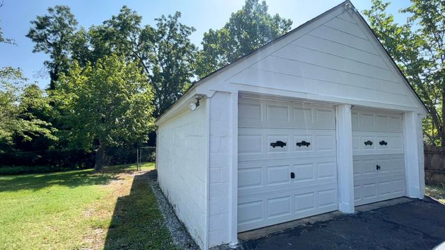 826 Red LN, Salem, VA 24153