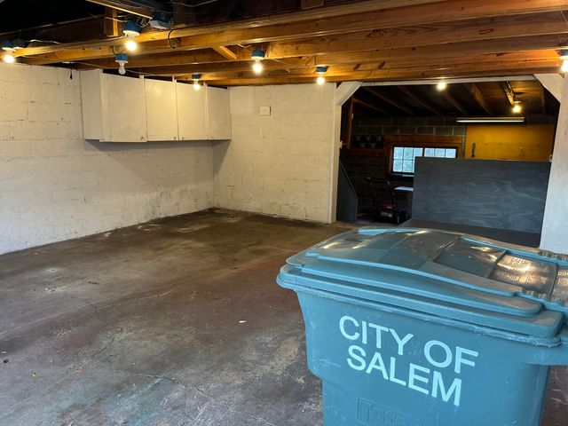 826 Red LN, Salem, VA 24153