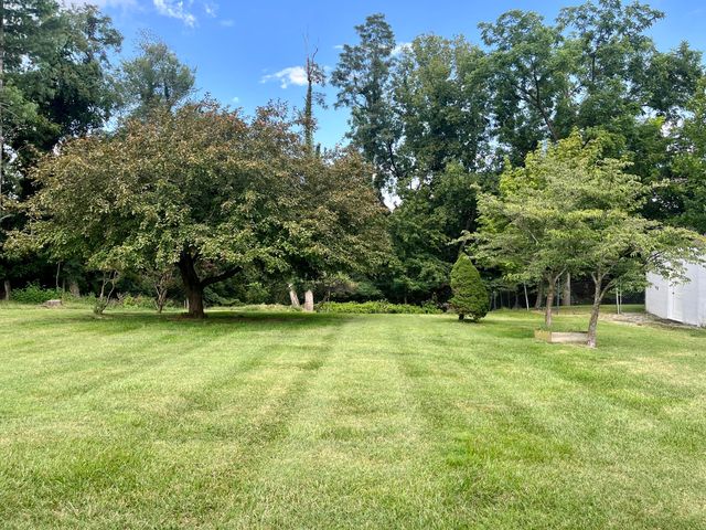 826 Red LN, Salem, VA 24153