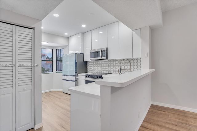 12666 NW 14th Pl, Sunrise, FL 33323