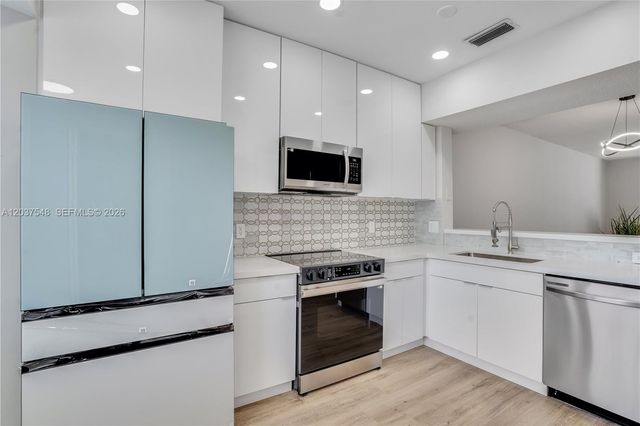 12666 NW 14th Pl, Sunrise, FL 33323