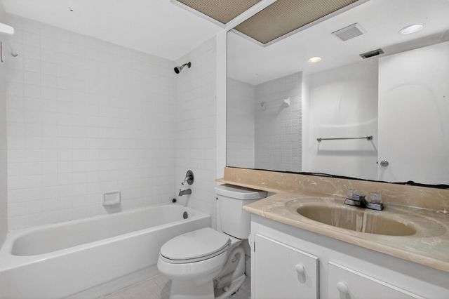 12750 SW 4th Ct 307J, Pembroke Pines, FL 33027