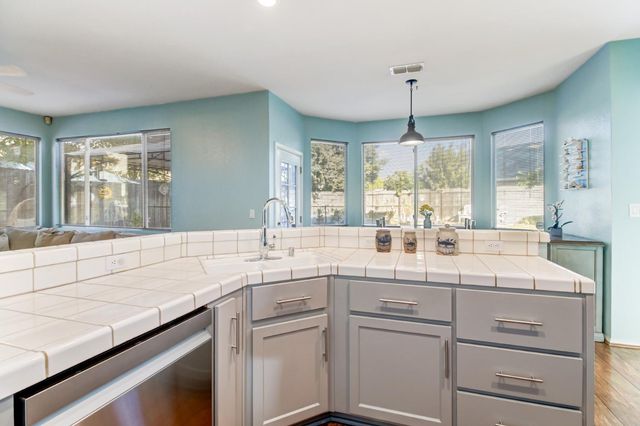 8609 Aviary Woods Way, Elk Grove, CA 95624