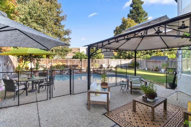 8609 Aviary Woods Way, Elk Grove, CA 95624