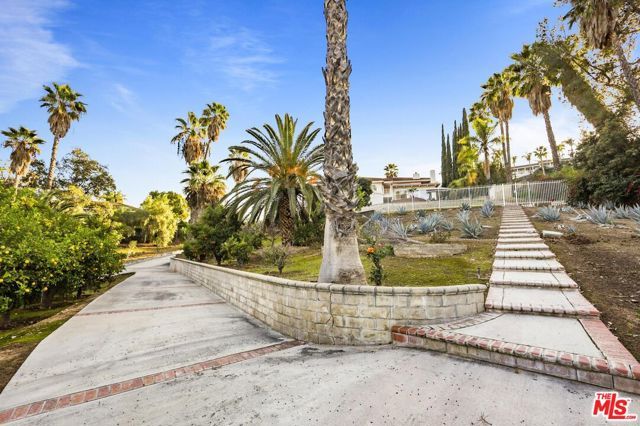 2357 Knob Hill Drive, Riverside, CA 92506