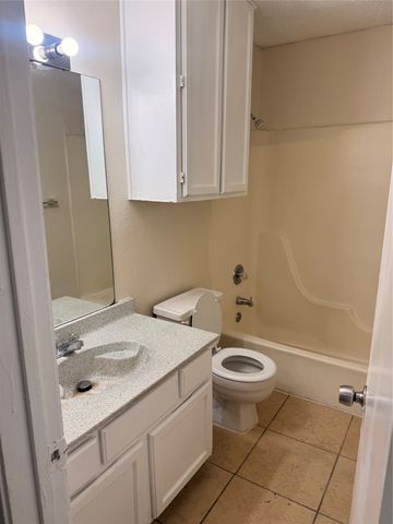6316 Woodmont Court, Fort Worth, TX 76133