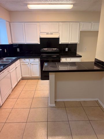 6316 Woodmont Court, Fort Worth, TX 76133