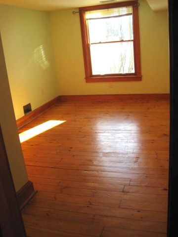 32 Woodman Road, Durham, NH 03824